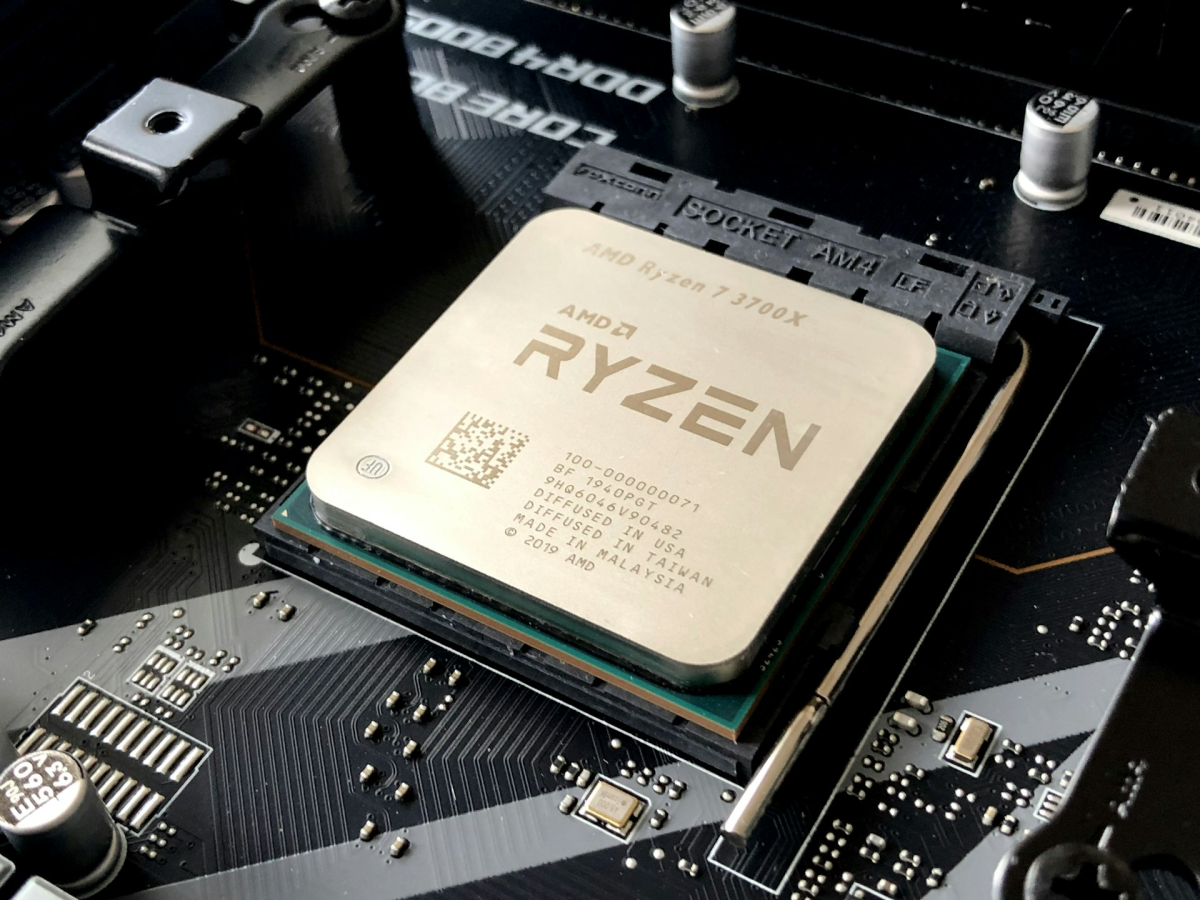 Intel Core Ultra 9: The Answer to Apple M4 Chips?
